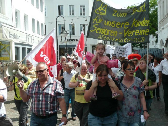 02. Juli 2013 Demo und Stadtratsitzung